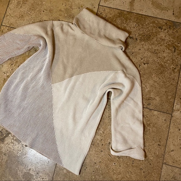 Color Block Sweater - Picture 10 of 12